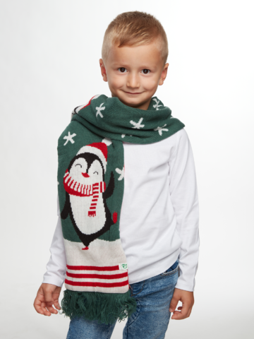 Lifestyle foto Vrolijke gebreide kindersjaal Hallo Pinguïn