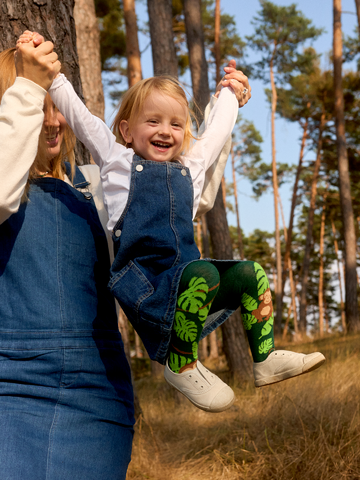 a tökéletes és egyedi ruházathoz Vidám gyerek harisnya Kicsi majom