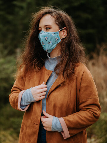 Potešte sa týmto kúskom Dedoles Veselé antibakteriálne rúško Štastný tučniak - menšie