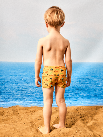Potešte sa týmto kúskom Dedoles Wesołe elastyczne spodenki kąpielowe dla dzieci Koparka na plaży