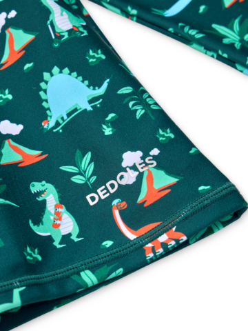 Hledáte originální a neobvyklý dárek? Obdarovaného zaručeně překvapí Dětské UV tričko do vody Dino na skateboardu