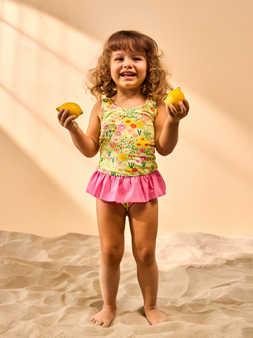 Lifestyle foto Весел бански костюм за момичета Цветна градина