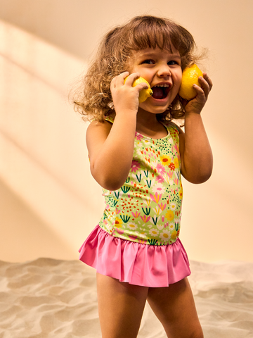 Pre dokonalý a originálny outfit Весел бански костюм за момичета Цветна градина