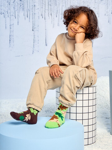 Pre dokonalý a originálny outfit Весели топли детски чорапи Таралеж и листа