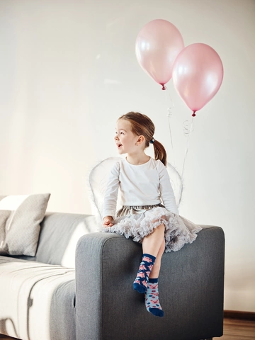 Lifestyle foto Veselé detské ponožky Lietajúce prasiatka