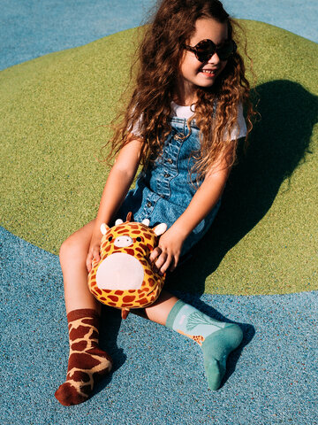 Looking for an original and unusual gift? The gifted person will surely surprise with Kids' Socks Giraffe