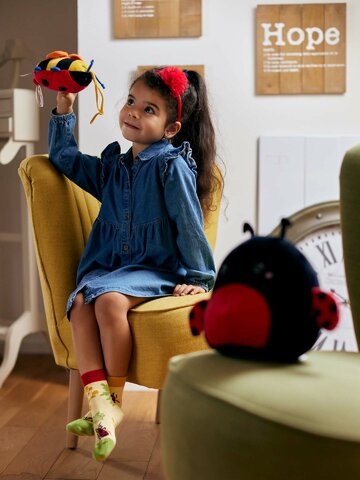 Potešte sa týmto kúskom Dedoles Весели детски чорапи Бръмбари и диви цветя