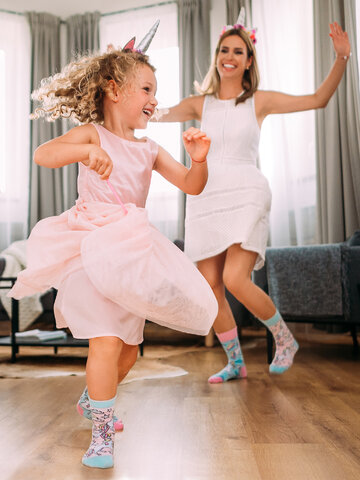 Kiárusítás Vidám gyerekzokni Szivárványos egyszarvú