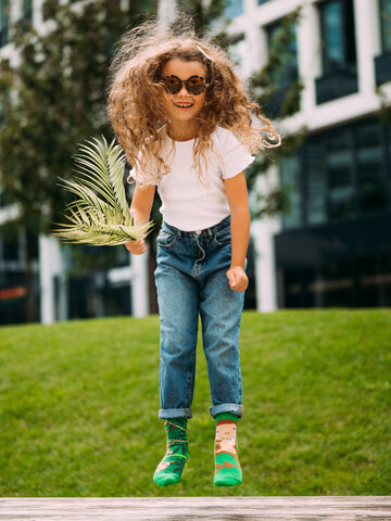 Hľadáte originálny a nezvyčajný darček? Obdarovaného zaručene prekvapí Весели детски чорапи Маймуни