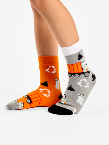 Lifestyle foto Весели детски чорапи Боклукчийски камион