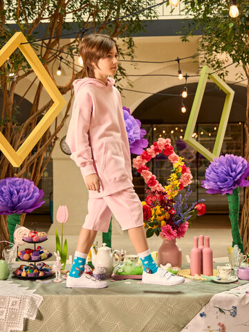 Hľadáte originálny a nezvyčajný darček? Obdarovaného zaručene prekvapí Veselé detské ponožky Zajko a kvietky