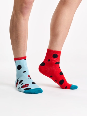 Lifestyle foto Chaussettes mi-mollet rigolotes Coccinelles et points