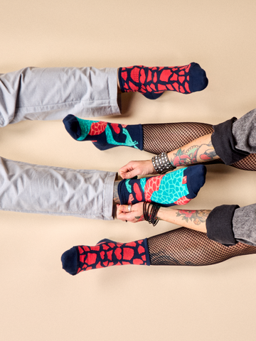 Lifestyle-Foto Lustige Crewsocken Giraffen bei einem Date