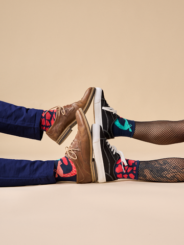 Geschenk von Dedoles Lustige Crewsocken Giraffen bei einem Date