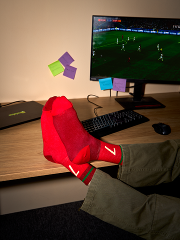 Pre dokonalý a originálny outfit Prążkowane skarpetki do połowy łydki Portugalska legenda piłki nożnej