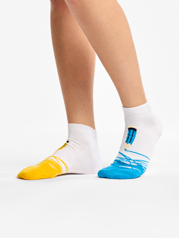 Eredeti ajándék a Dedolestől Vidám bokazokni Színes ceruzák