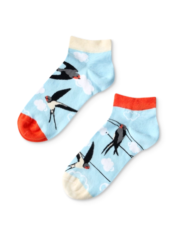Hledáte originální a neobvyklý dárek? Obdarovaného zaručeně překvapí Veselé kotníkové ponožky Vlaštovky