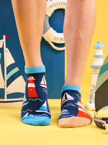 Výnimočný darček od Dedoles Živahne kratke nogavice Svetilnik in jadrnice