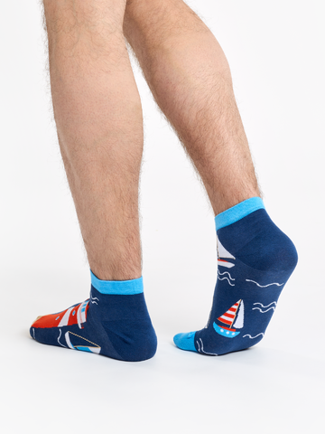 Lifestyle foto Calzini alla caviglia Buonumore Faro e barche a vela