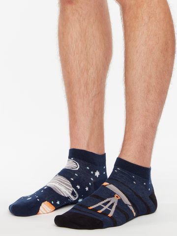 Pre dokonalý a originálny outfit Veselé členkové ponožky Vesmír