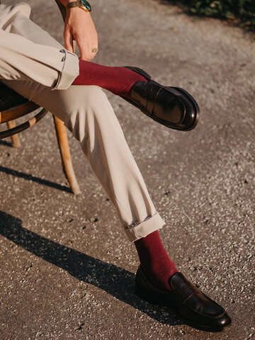 Hľadáte originálny a nezvyčajný darček? Obdarovaného zaručene prekvapí Bordové bambusové ponožky