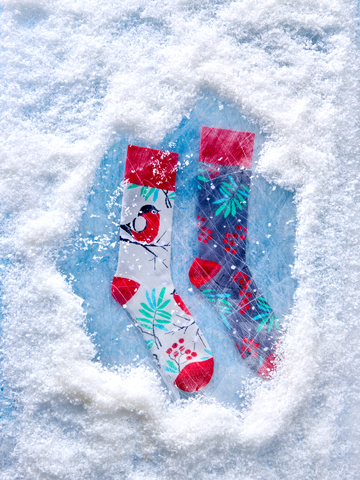 a tökéletes és egyedi ruházathoz Vidám meleg zokni Piros kismadár