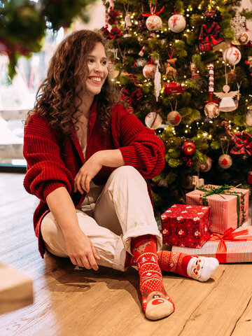 Eredeti és szokatlan ajándékot keres? a megajándékozottat garantáltan meglepi Vidám meleg zokni Télapó rénszarvasai