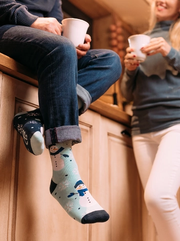 Hľadáte originálny a nezvyčajný darček? Obdarovaného zaručene prekvapí Chaussettes chaudes rigolotes Bonhomme de neige joyeux