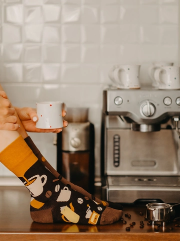 Hľadáte originálny a nezvyčajný darček? Obdarovaného zaručene prekvapí Veselé bambusové ponožky Kávové zrnká