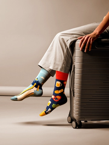 Hľadáte originálny a nezvyčajný darček? Obdarovaného zaručene prekvapí Živahne nogavice Češka