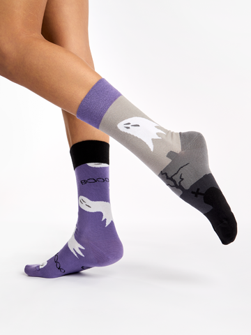 Výnimočný darček od Dedoles Veselé ponožky Duchovia na cintoríne