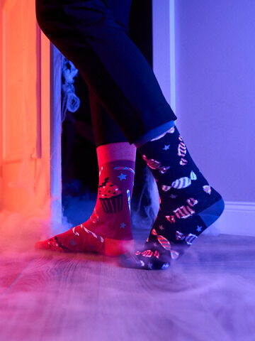 Eredeti és szokatlan ajándékot keres? a megajándékozottat garantáltan meglepi Vidám zokni Halloweeni édességek