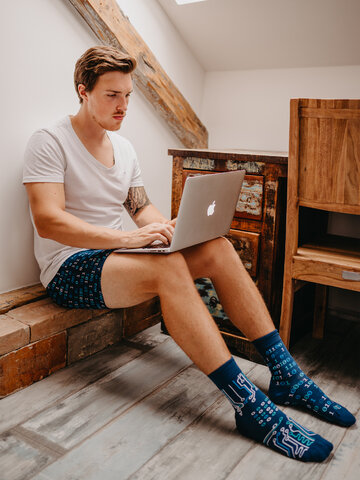 Eredeti és szokatlan ajándékot keres? a megajándékozottat garantáltan meglepi Vidám zokni IT