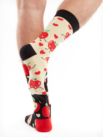 Hľadáte originálny a nezvyčajný darček? Obdarovaného zaručene prekvapí Meias alegres Maçãs