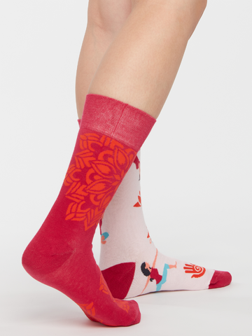 Potešte sa týmto kúskom Dedoles Regular Socks Yoga Mandala