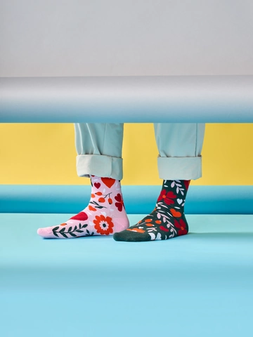 Pre dokonalý a originálny outfit Veselé ponožky Kvietkovaná láska