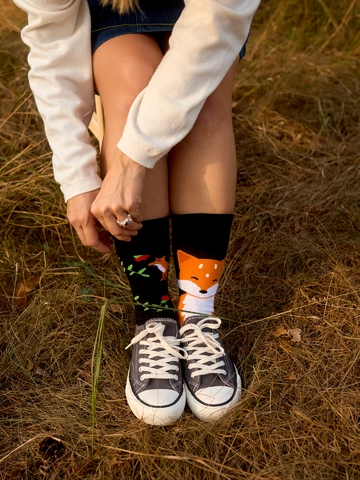 für ein vollkommenes und originelles Outfit Lustige Socken Fuchs und Blüten