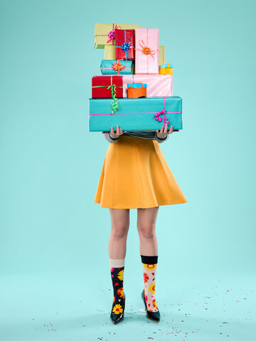 Hľadáte originálny a nezvyčajný darček? Obdarovaného zaručene prekvapí Весели чорапи Обича ме, не ме обича