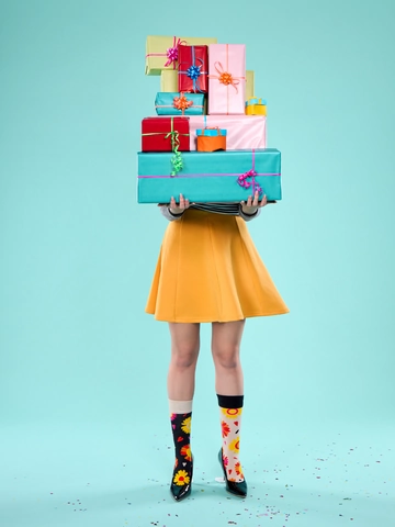 Hledáte originální a neobvyklý dárek? Obdarovaného zaručeně překvapí Veselé ponožky Má mě rád, nemá mě rád