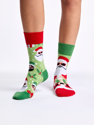 Hľadáte originálny a nezvyčajný darček? Obdarovaného zaručene prekvapí Veselé ponožky Santa a škriatkovia