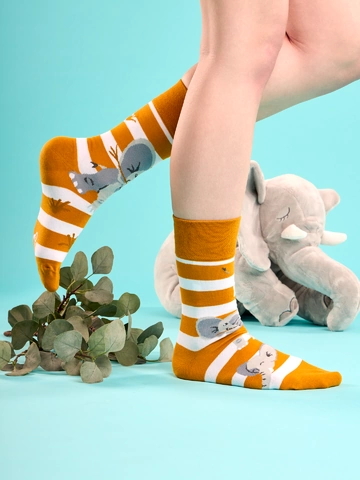 Výnimočný darček od Dedoles Veselé ponožky Slon a pruhy