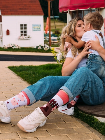 Potešte sa týmto kúskom Dedoles Veselé ponožky Šťastné prasiatka