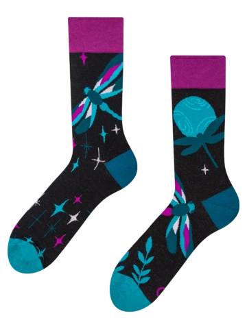 Lifestyle foto Veselé ponožky Vážky v noci