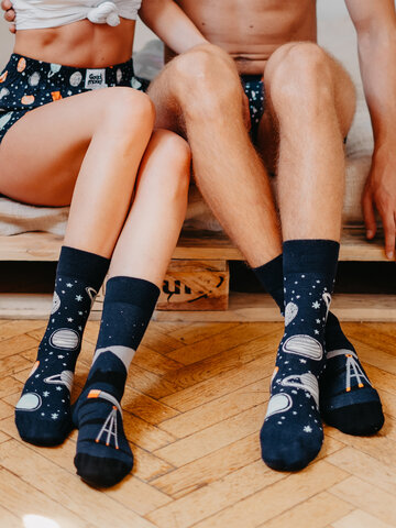 a tökéletes és egyedi ruházathoz Vidám zokni Világegyetem