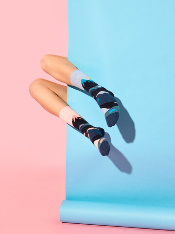 Hľadáte originálny a nezvyčajný darček? Obdarovaného zaručene prekvapí Весели чорапи от рециклиран памук Планини и слънце