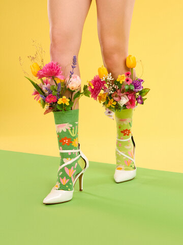 Lifestyle foto Chaussettes rigolotes en coton recyclé Jardin de fleurs