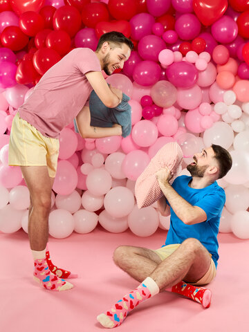 Eredeti és szokatlan ajándékot keres? a megajándékozottat garantáltan meglepi Vidám zokni Szerelmes madarak