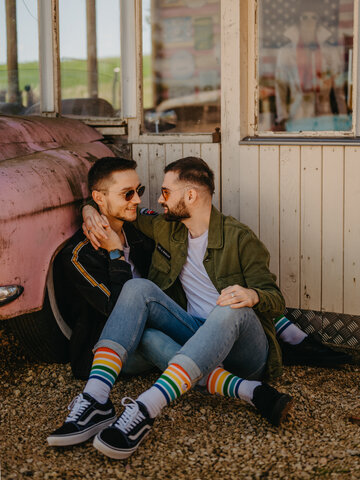 Szerezzen magának örömet ezzel a Dedoles darabbal Vidám sportzokni Szivárvány felhővel