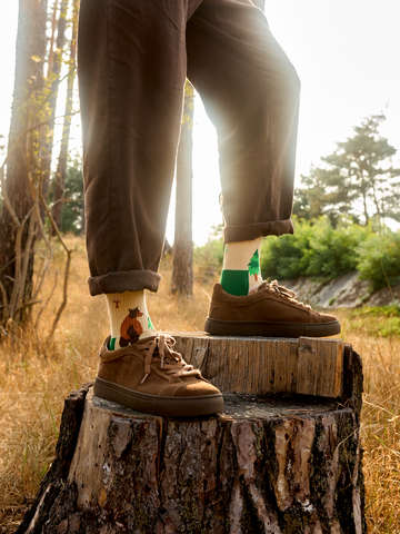Eredeti ajándék a Dedolestől Vidám sportzokni Erdei medve