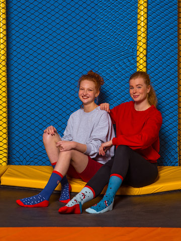 Lifestyle foto Meias desportivas alegres Joaninhas e Bolas